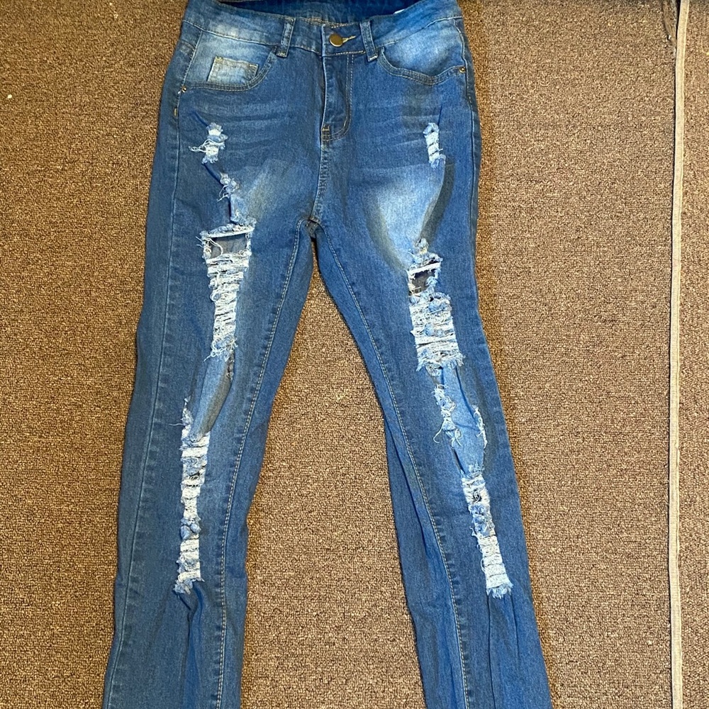 Ripped skinny jeans